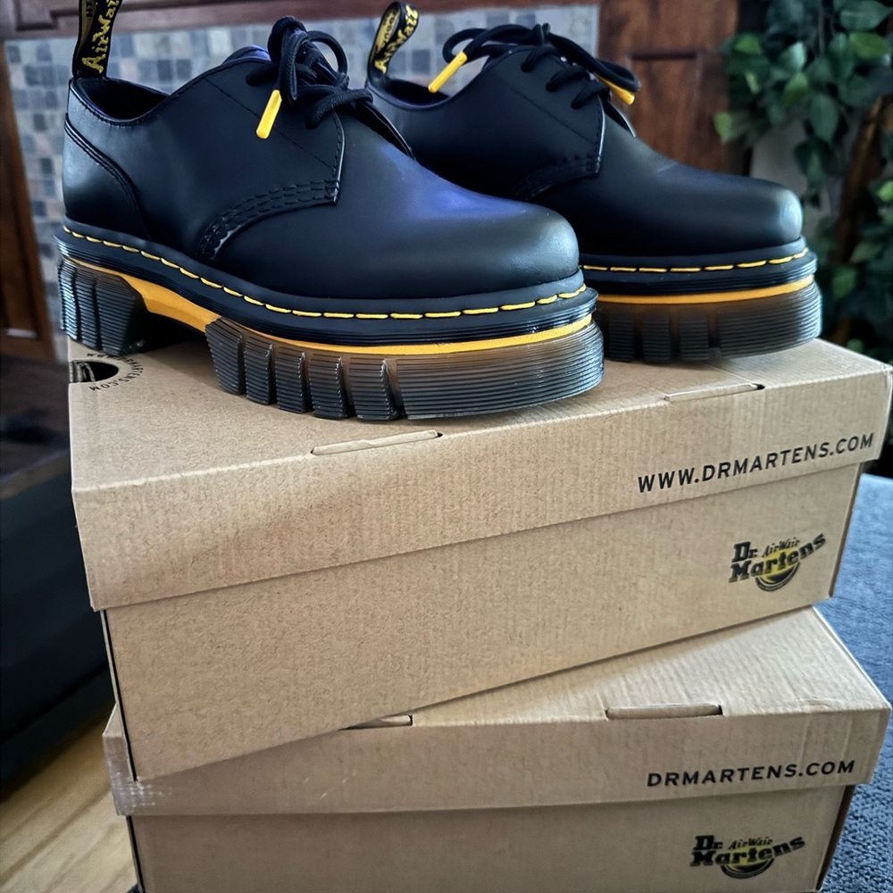 Dr Martens AUDRICK CONTRAST SOLE LEATHER PLATFORM SHOES